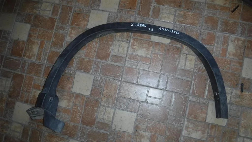 Накладка заднего крыла левого Nissan X-Trail II (2007—2011)