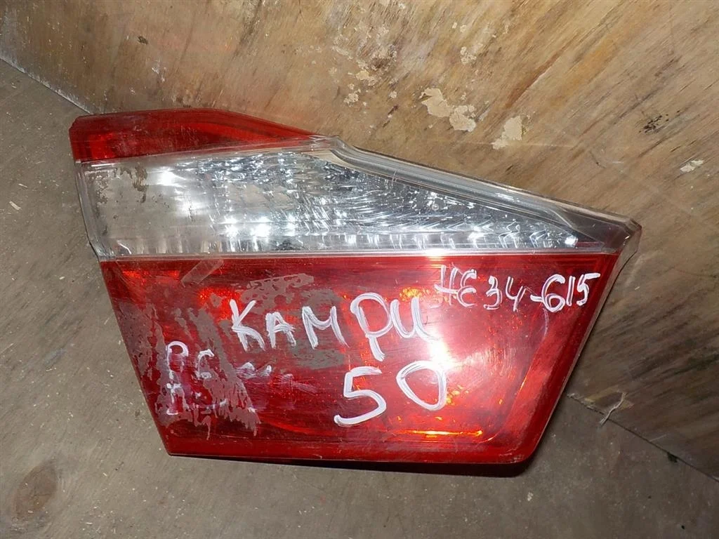 Фонарь задний внутренний левый Toyota Camry XV50 (2011—2014)