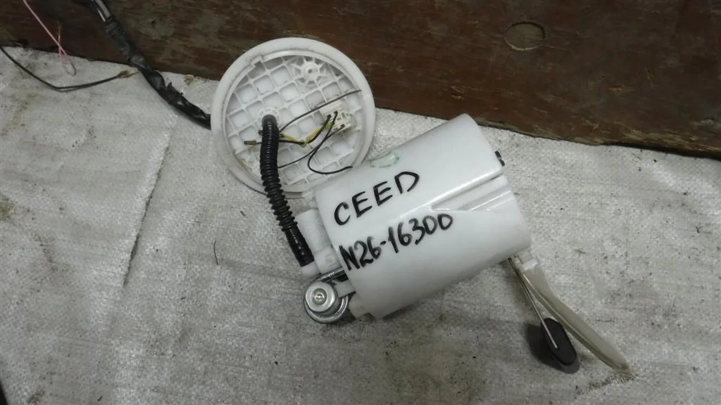 Насос топливный электрический (бензонасос) KIA Ceed ED (2006—2010)