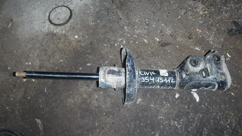 Амортизатор передний правый Honda Civic VIII (2005—2009)