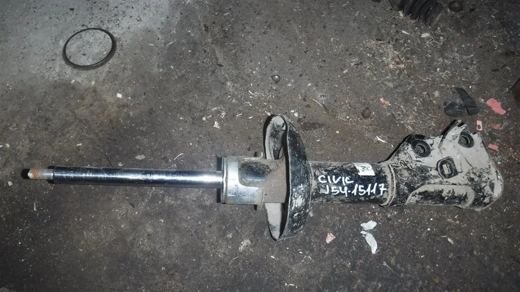 Амортизатор передний правый Honda Civic VIII (2005—2009)