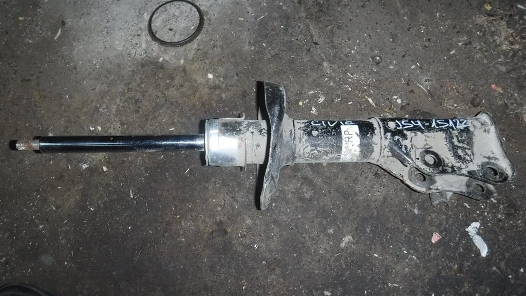 Амортизатор передний правый Honda Civic VIII (2005—2009)