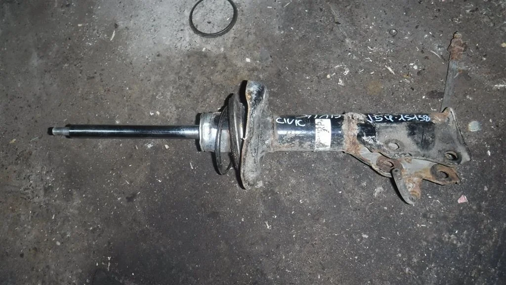 Амортизатор передний правый Honda Civic VIII (2005—2009)