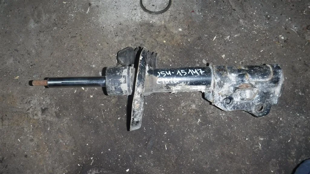 Амортизатор передний правый Honda Civic VIII (2005—2009)