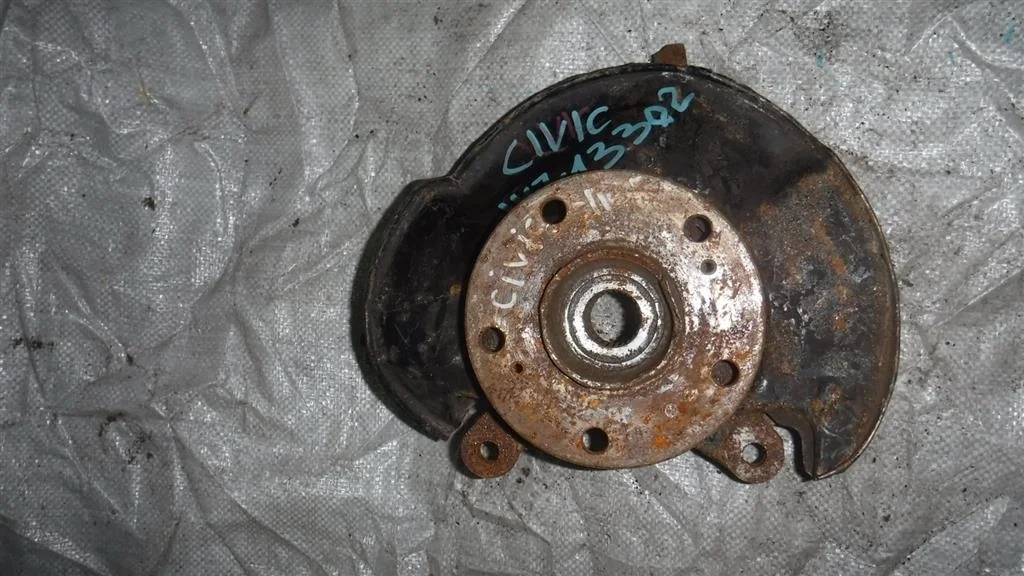 Кулак поворотный передний левый Honda Civic VIII (2005—2009)