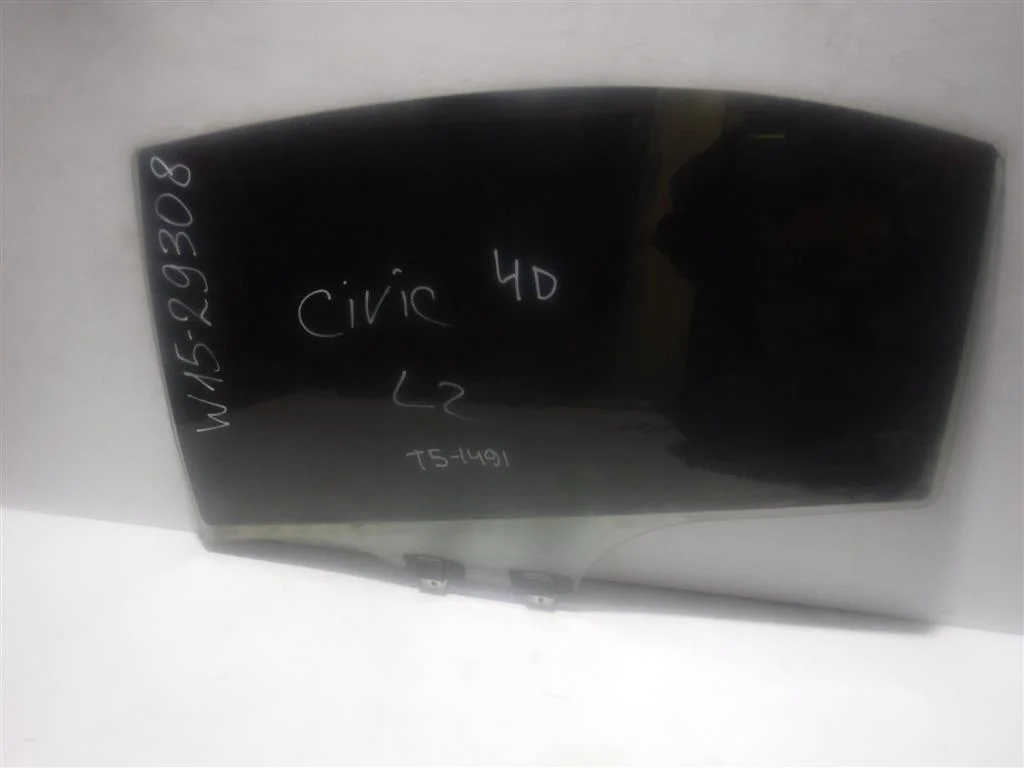 Стекло двери задней левой Honda Civic VIII (2005—2009)