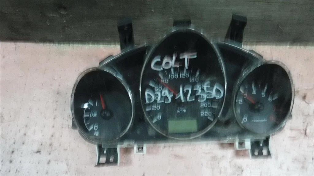 Панель приборов Mitsubishi Colt Z30 (2002—2012)