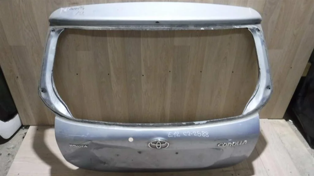 Дверь багажника Toyota Corolla IX (2000—2004)