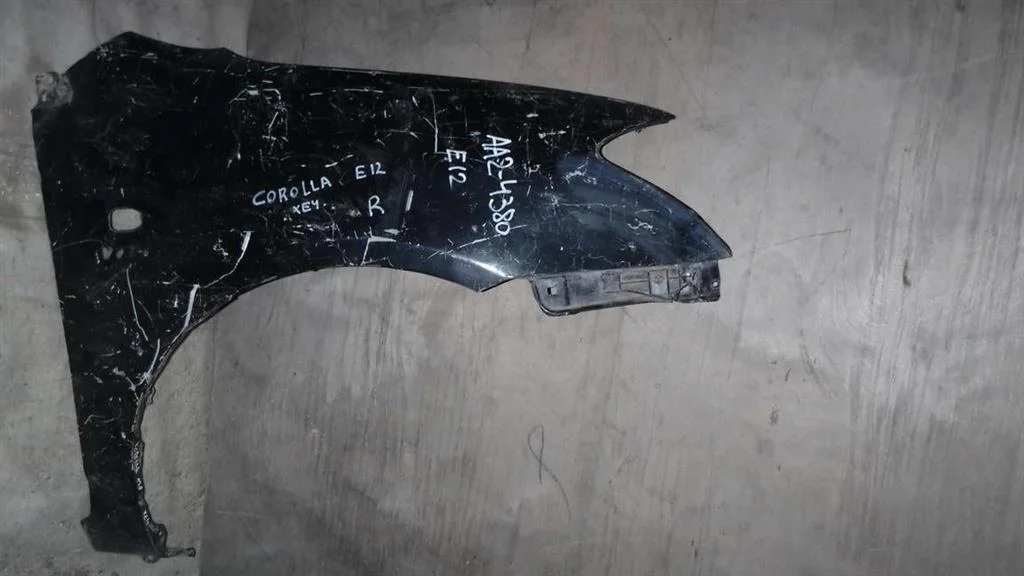 Крыло переднее правое Toyota Corolla IX (2000—2004)