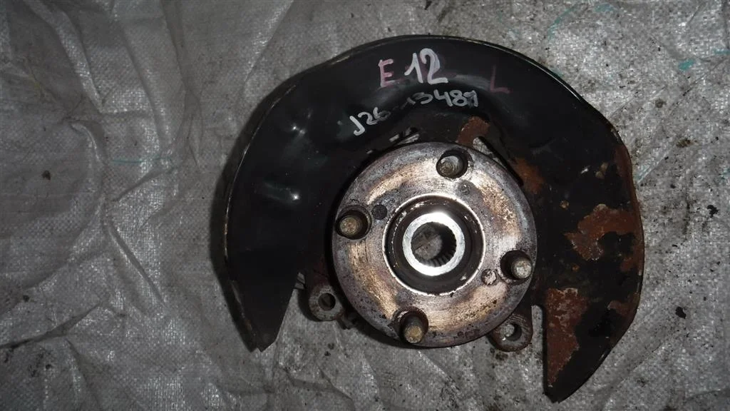 Кулак поворотный передний левый Toyota Corolla IX (2000—2004)