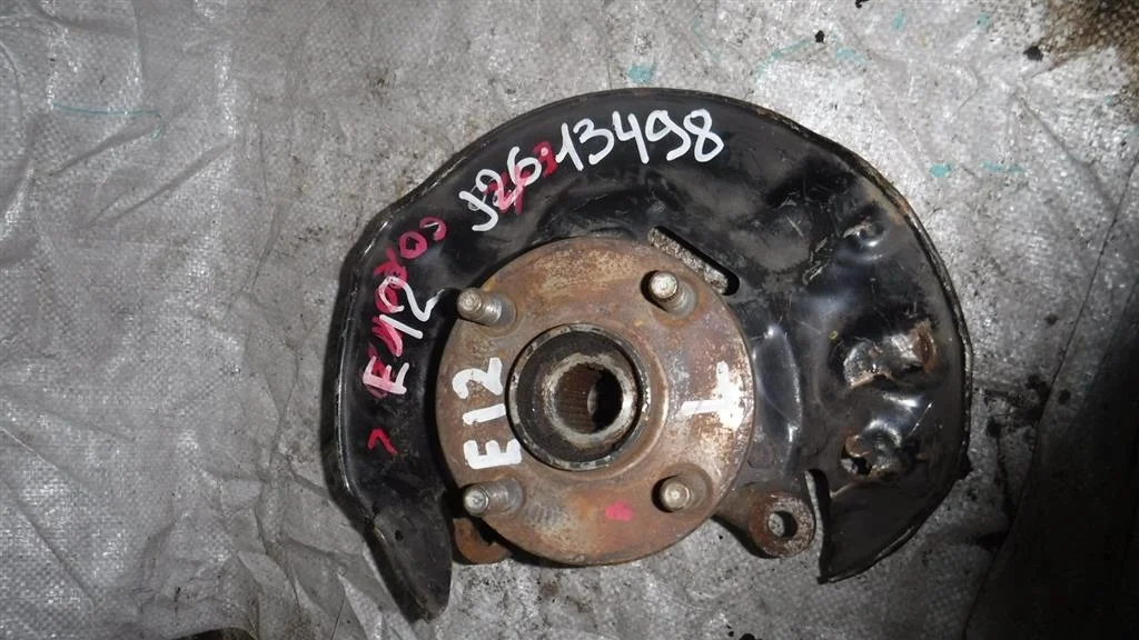 Кулак поворотный передний левый Toyota Corolla IX (2000—2004)