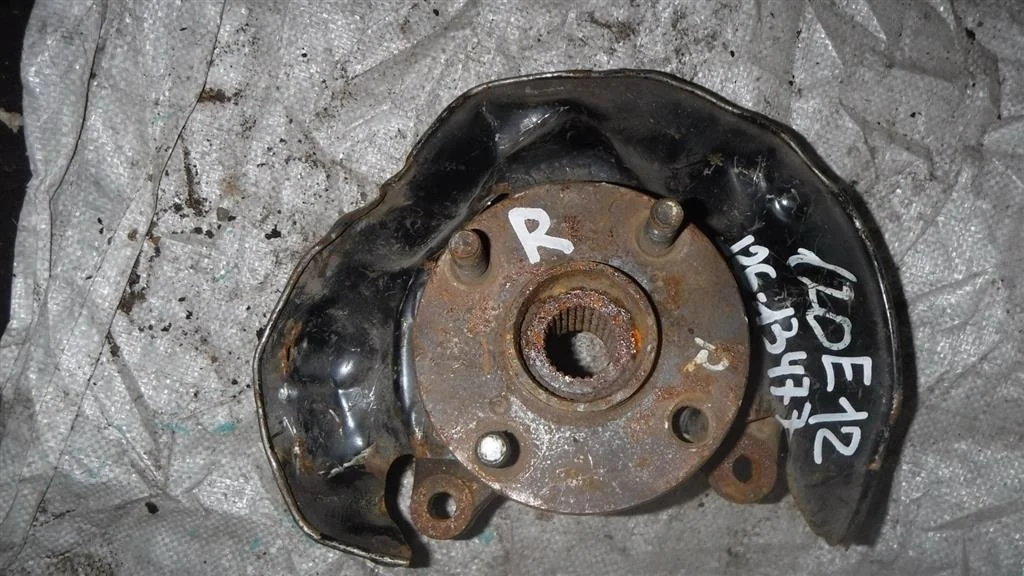 Кулак поворотный передний правый Toyota Corolla IX (2000—2004)