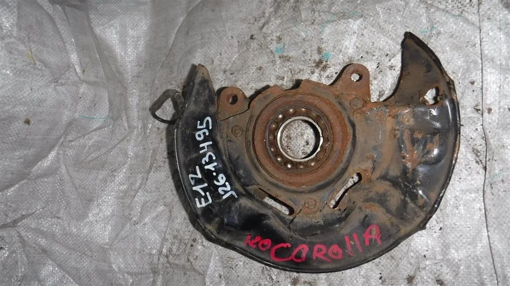 Кулак поворотный передний правый Toyota Corolla IX (2000—2004)