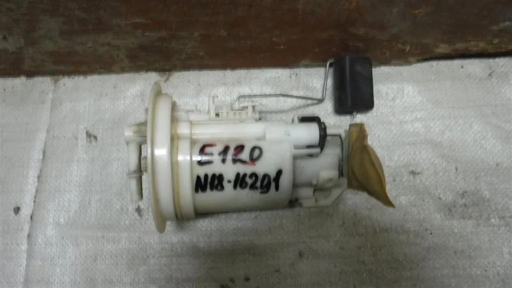 Насос топливный электрический (бензонасос) Toyota Corolla IX (2000—2004)