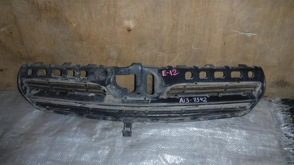 Решетка радиатора Toyota Corolla IX (2000—2004)