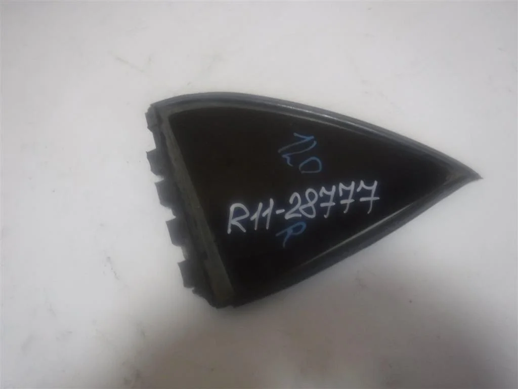 Стекло двери задней правой (форточка) Toyota Corolla IX (2000—2004)