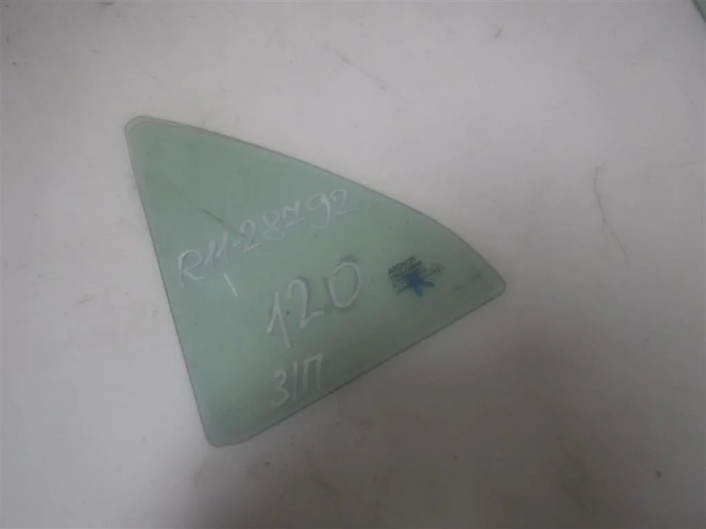 Стекло двери задней правой (форточка) Toyota Corolla IX (2000—2004)