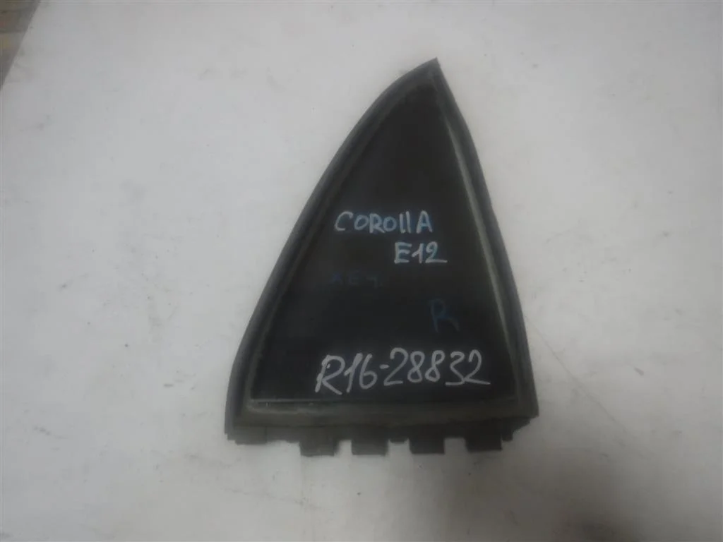 Стекло двери задней правой (форточка) Toyota Corolla IX (2000—2004)