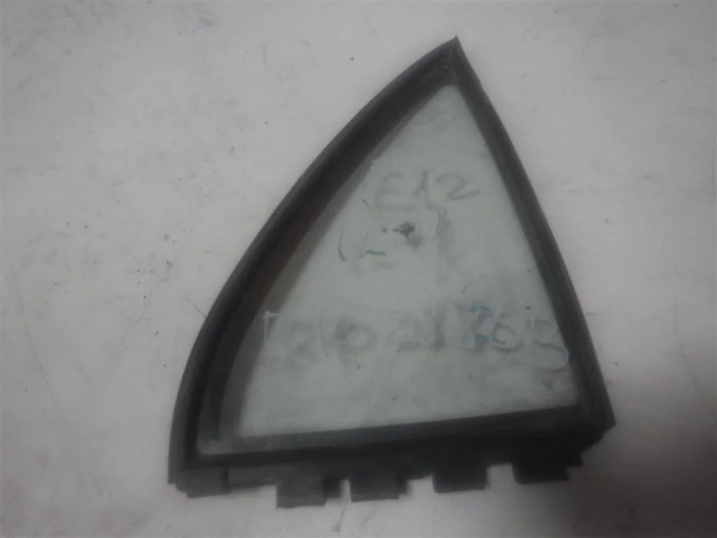 Стекло двери задней правой (форточка) Toyota Corolla IX (2000—2004)