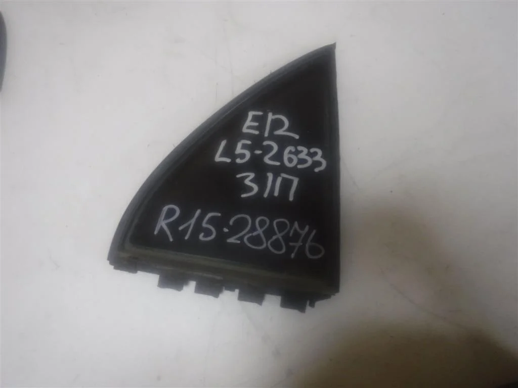 Стекло двери задней правой (форточка) Toyota Corolla IX (2000—2004)