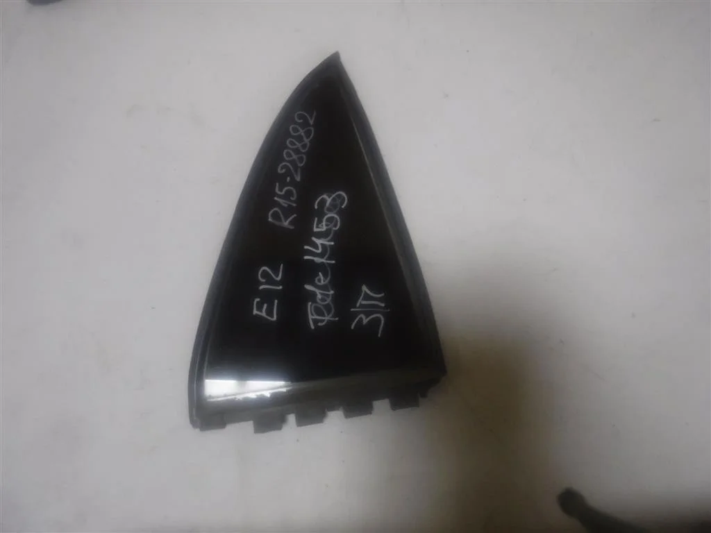 Стекло двери задней правой (форточка) Toyota Corolla IX (2000—2004)