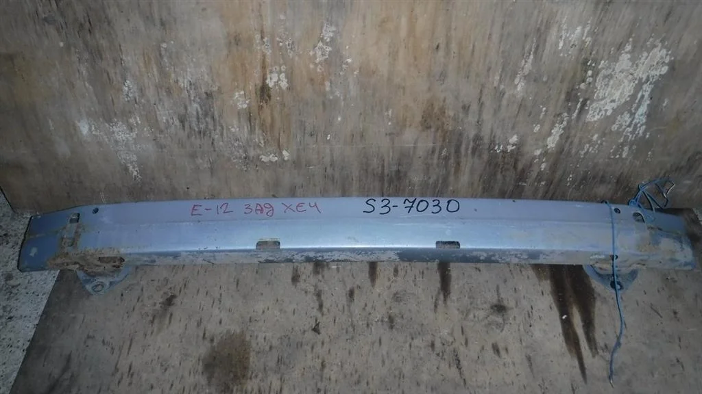 Усилитель заднего бампера Toyota Corolla IX (2000—2004)