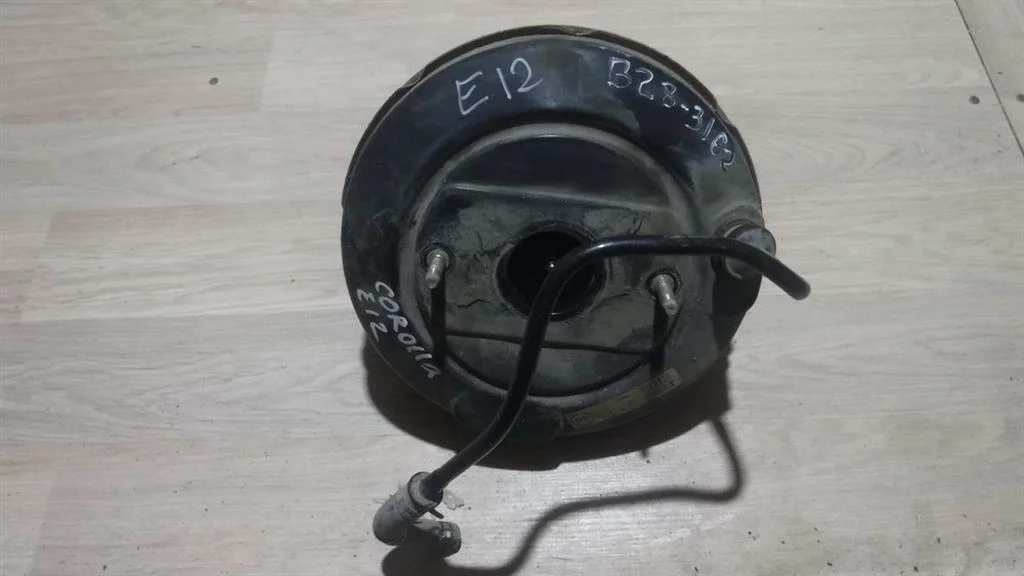 Усилитель тормозов вакуумный Toyota Corolla IX (2000—2004)