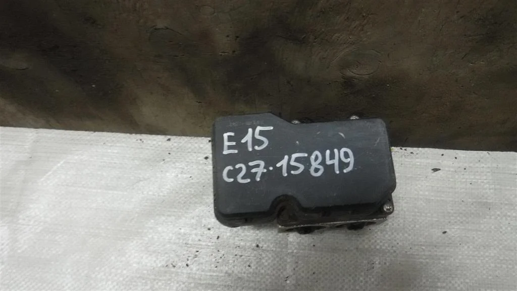 Блок ABS (насос) Toyota Corolla X (2006—2010)