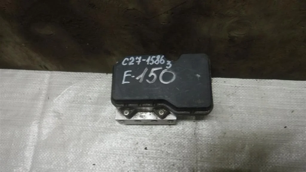 Блок ABS (насос) Toyota Corolla X (2006—2010)