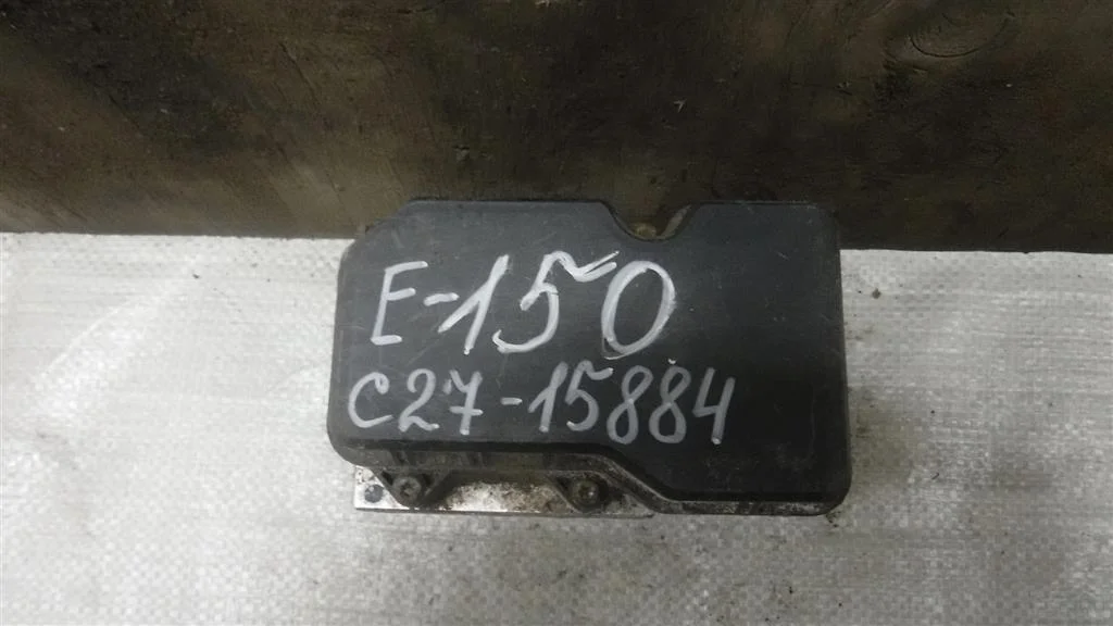 Блок ABS (насос) Toyota Corolla X (2006—2010)