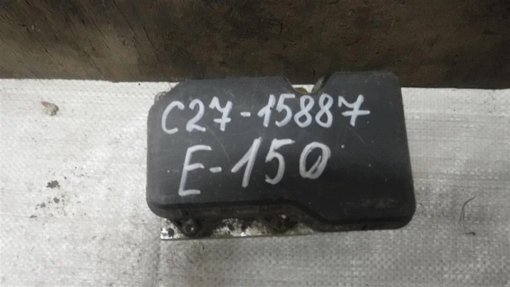 Блок ABS (насос) Toyota Corolla X (2006—2010)