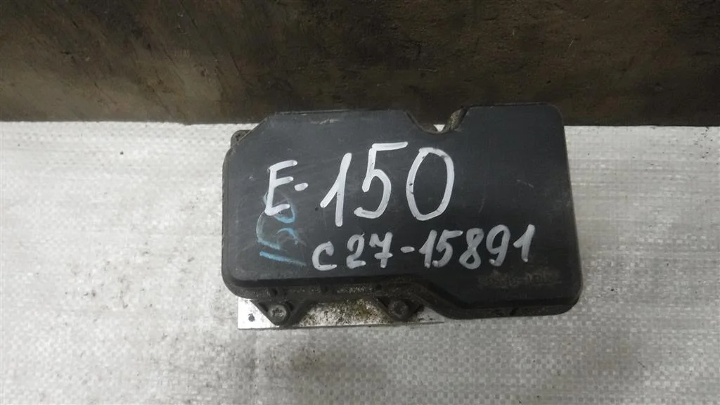 Блок ABS (насос) Toyota Corolla X (2006—2010)