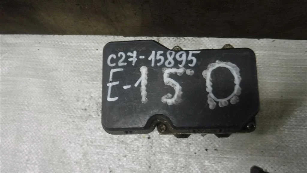 Блок ABS (насос) Toyota Corolla X (2006—2010)