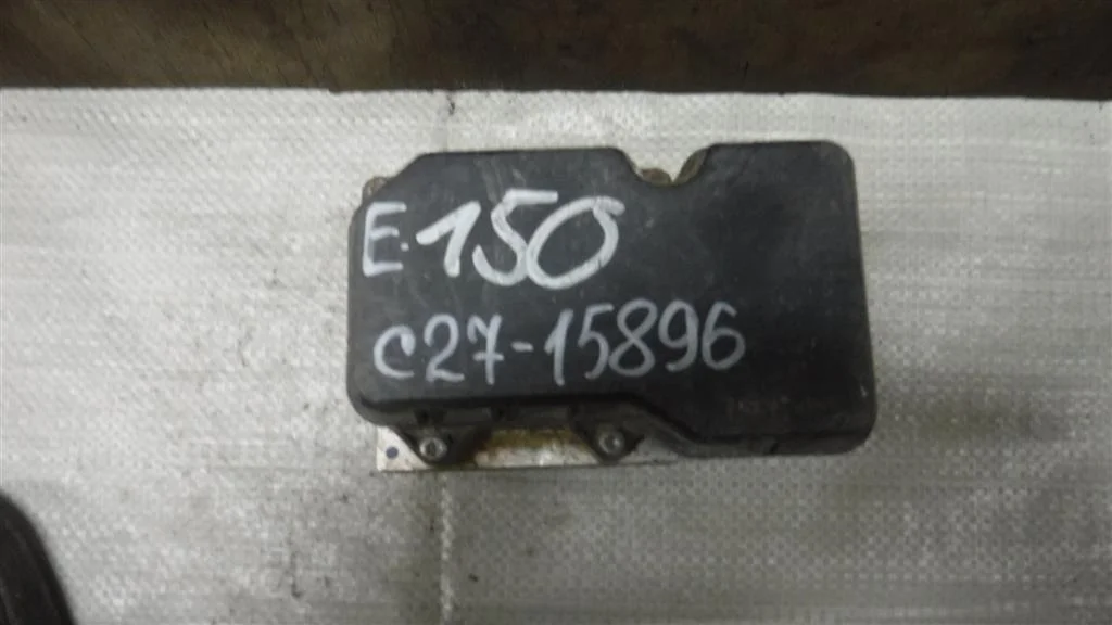 Блок ABS (насос) Toyota Corolla X (2006—2010)