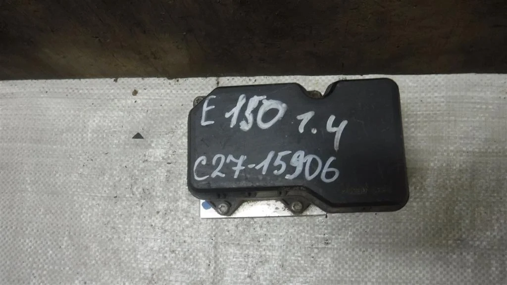 Блок ABS (насос) Toyota Corolla X (2006—2010)