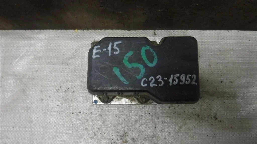 Блок ABS (насос) Toyota Corolla X (2006—2010)