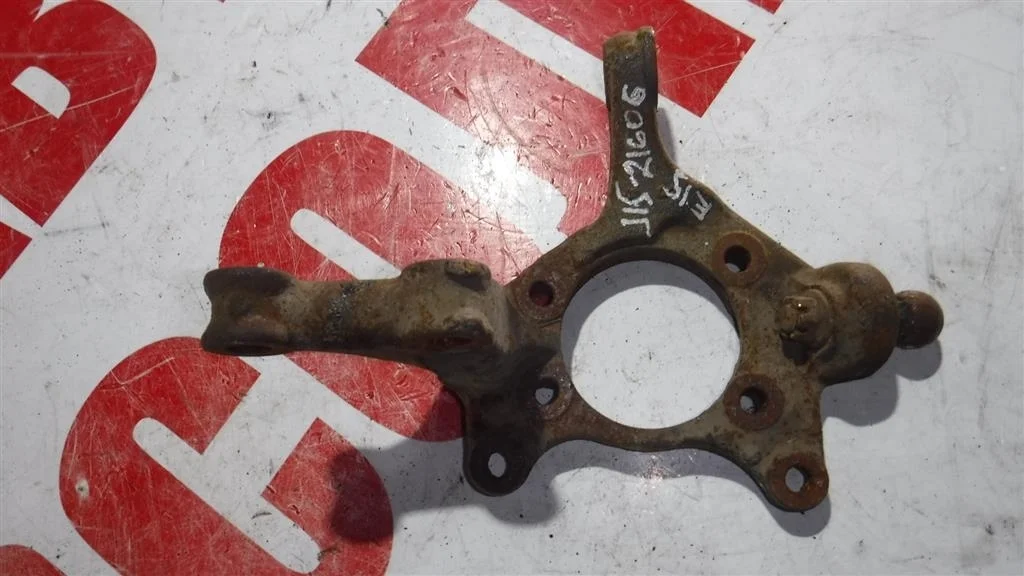 Кулак поворотный передний правый Toyota Corolla X (2006—2010)