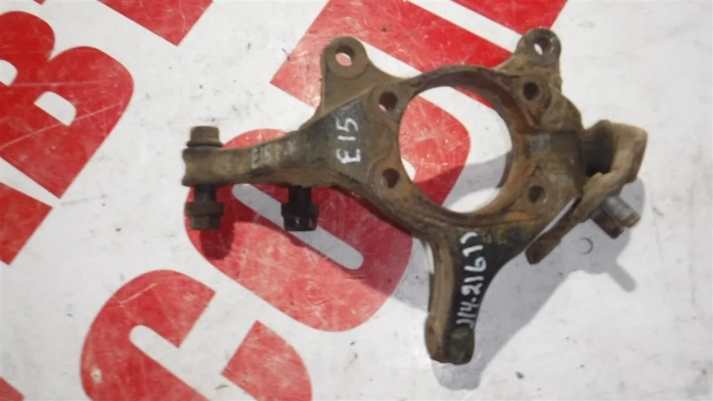 Кулак поворотный передний правый Toyota Corolla X (2006—2010)