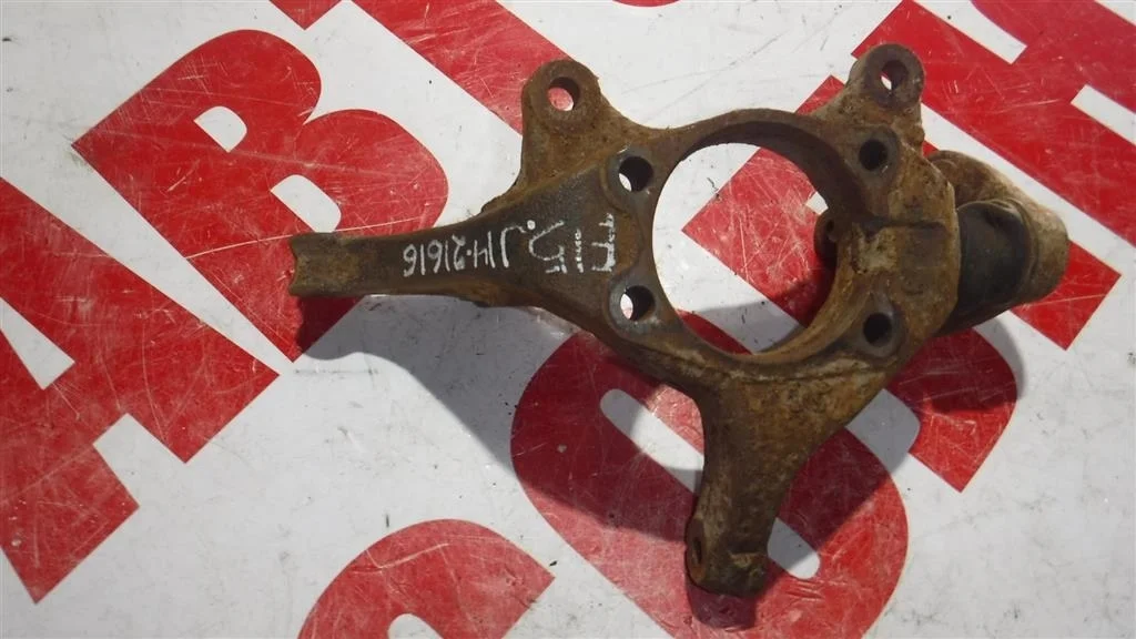 Кулак поворотный передний правый Toyota Corolla X (2006—2010)