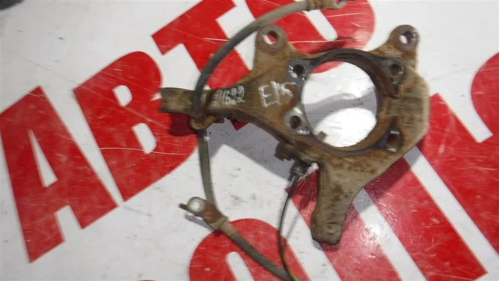 Кулак поворотный передний правый Toyota Corolla X (2006—2010)