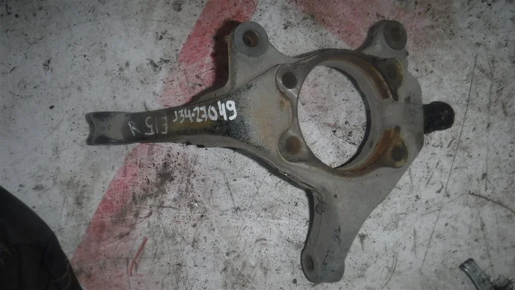 Кулак поворотный передний правый Toyota Corolla X (2006—2010)