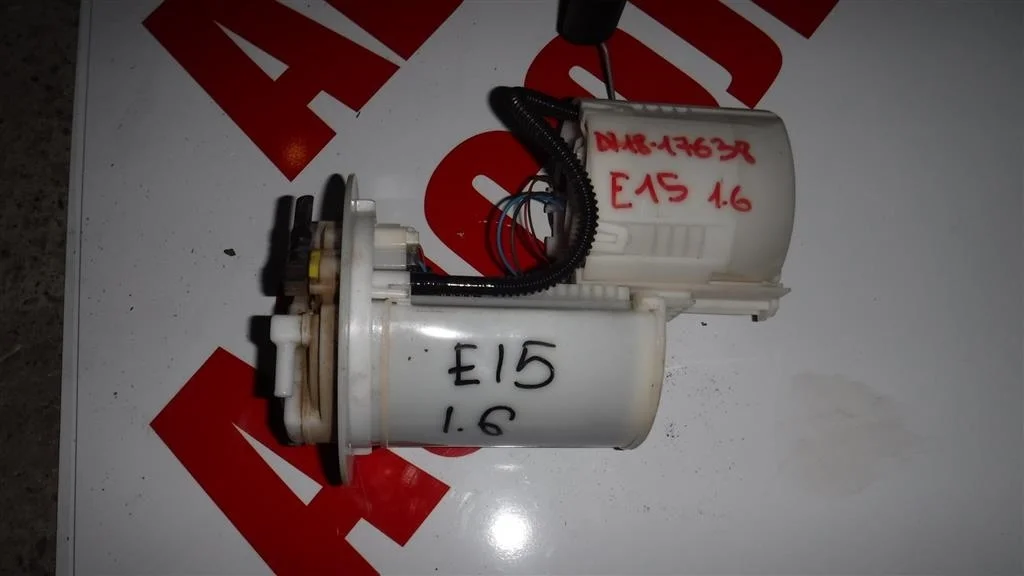 Насос топливный электрический (бензонасос) Toyota Corolla X (2006—2010)