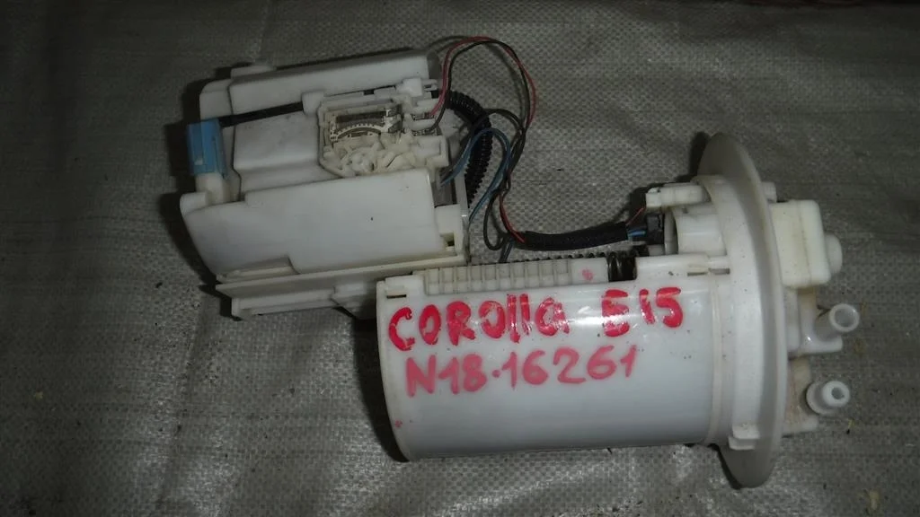 Насос топливный электрический (бензонасос) Toyota Corolla X (2006—2010)