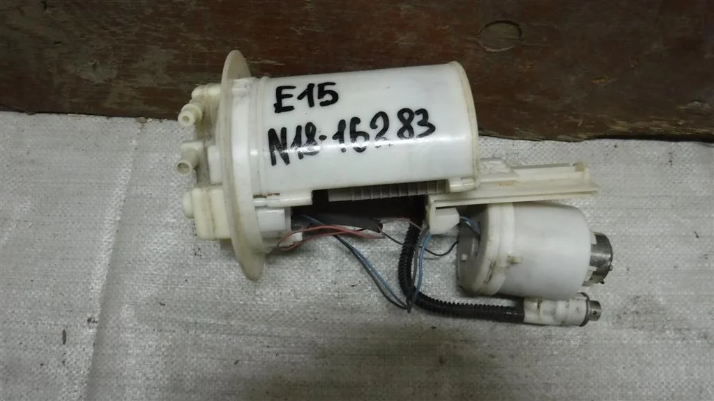 Насос топливный электрический (бензонасос) Toyota Corolla X (2006—2010)