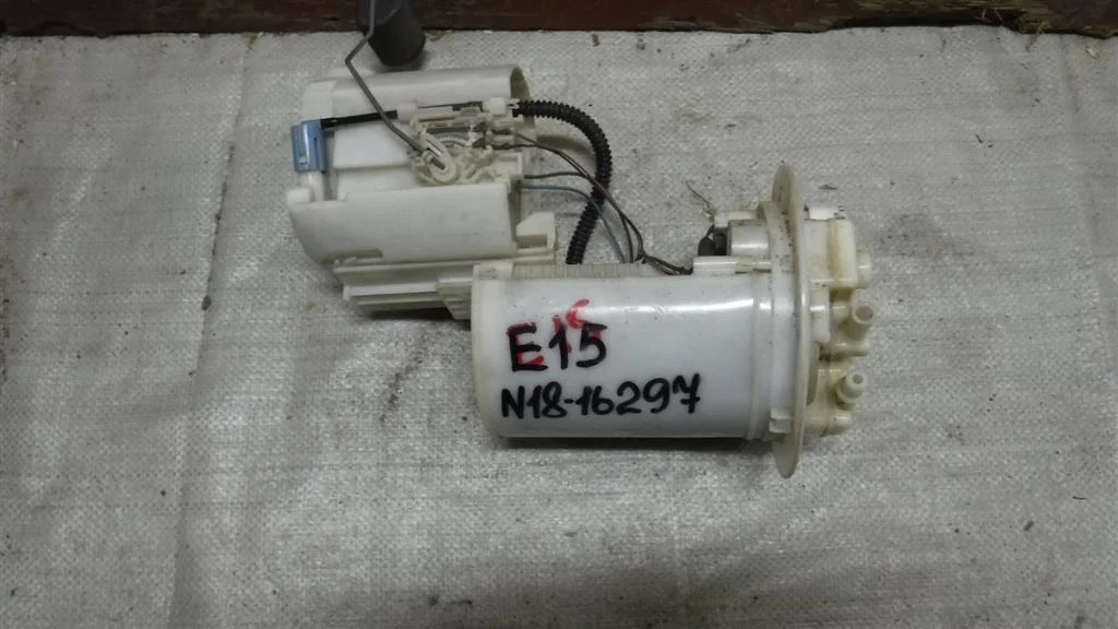 Насос топливный электрический (бензонасос) Toyota Corolla X (2006—2010)