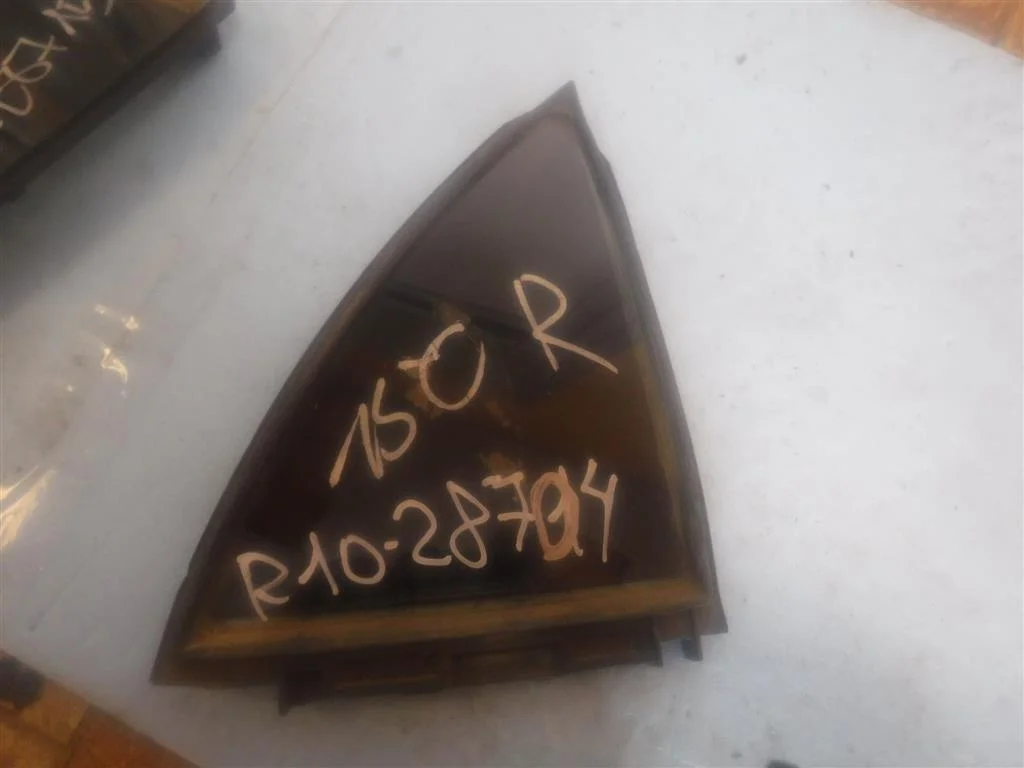 Стекло двери задней правой (форточка) Toyota Corolla X (2006—2010)