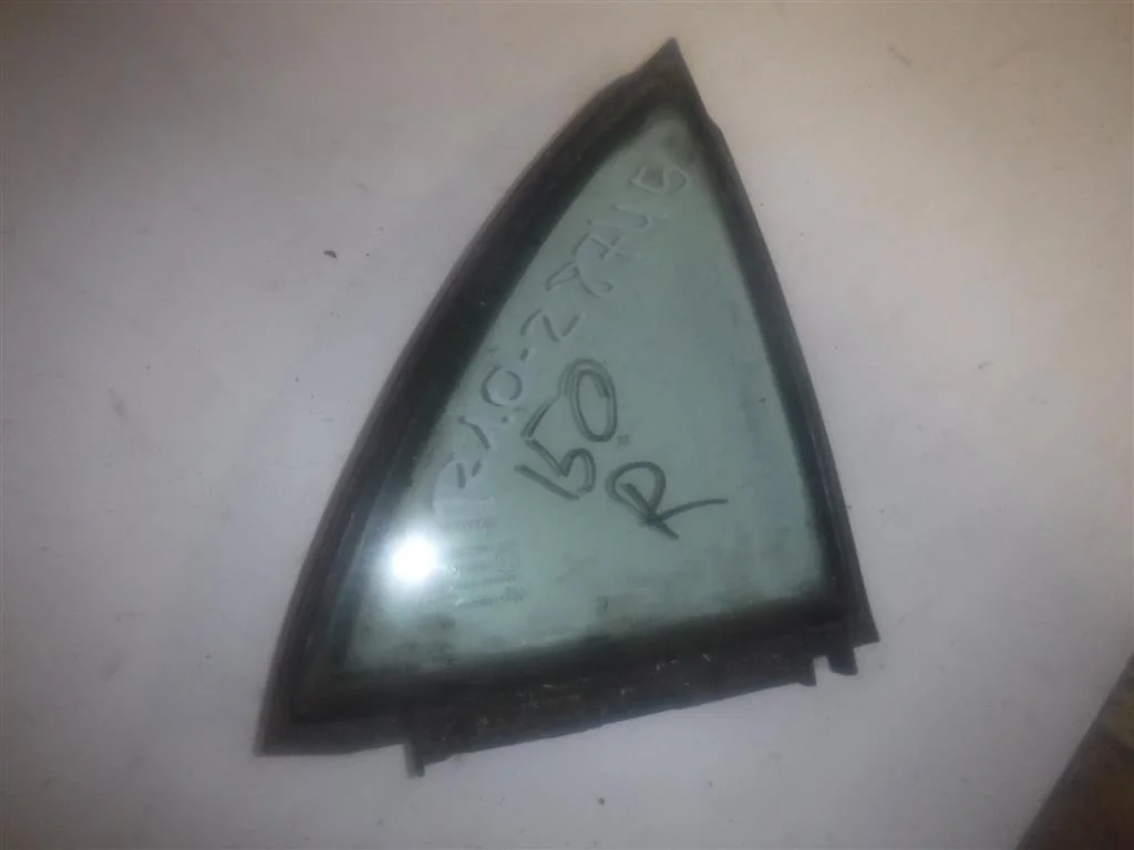 Стекло двери задней правой (форточка) Toyota Corolla X (2006—2010)