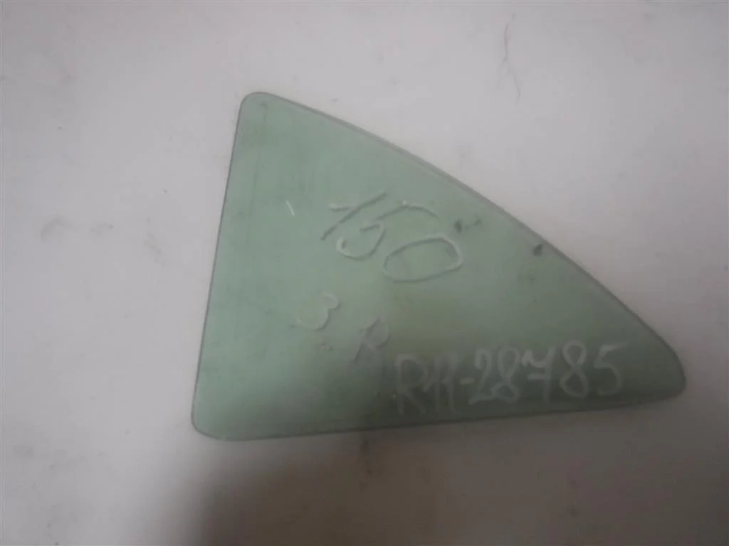 Стекло двери задней правой (форточка) Toyota Corolla X (2006—2010)