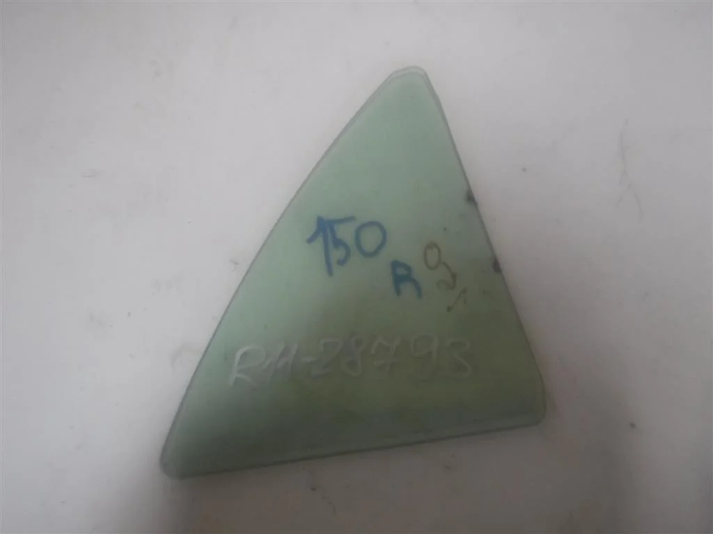 Стекло двери задней правой (форточка) Toyota Corolla X (2006—2010)