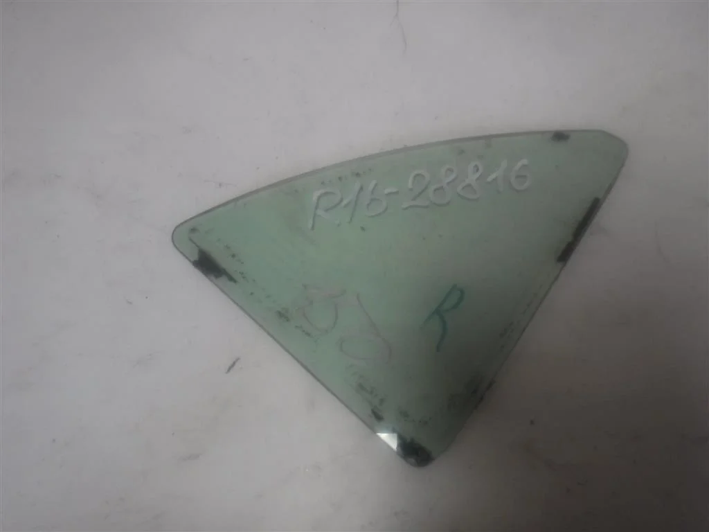 Стекло двери задней правой (форточка) Toyota Corolla X (2006—2010)